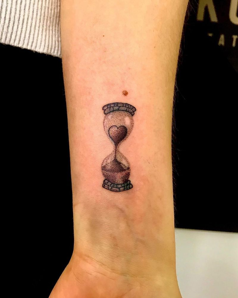 Wonderful Hourglass Tattoos Let You Know How to Cherish Time