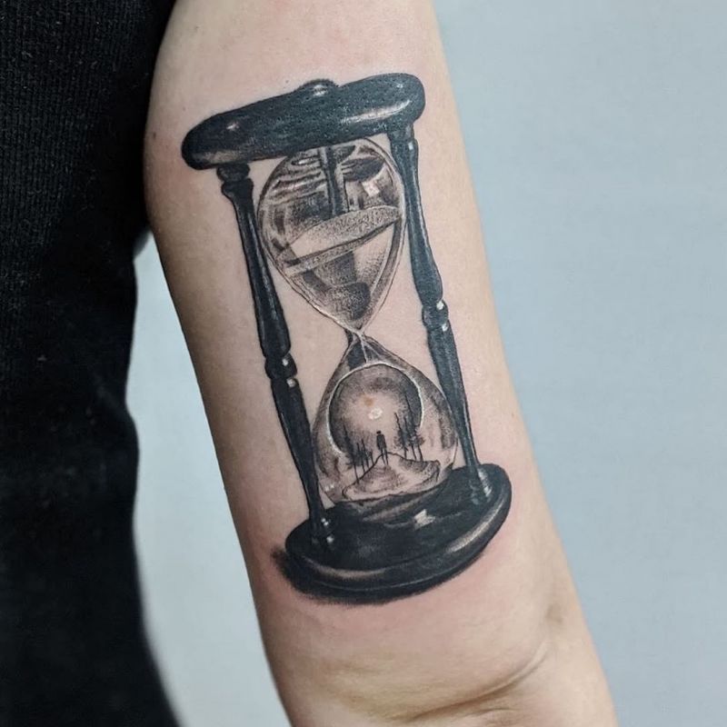 Wonderful Hourglass Tattoos Let You Know How to Cherish Time