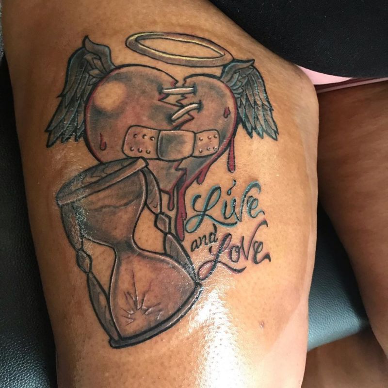 Wonderful Hourglass Tattoos Let You Know How to Cherish Time