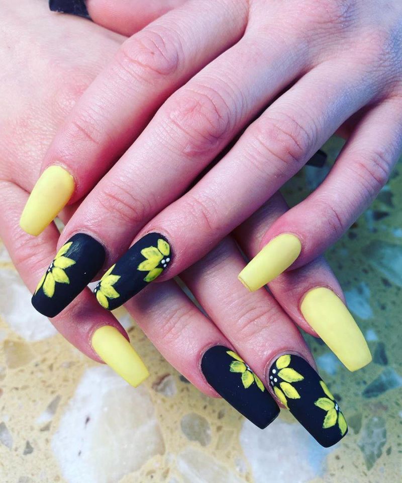 Trendy Sunflower Nail Art Designs for Summer