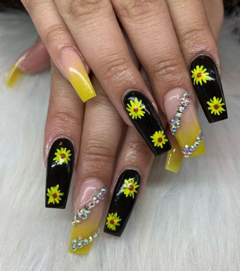 Trendy Sunflower Nail Art Designs for Summer