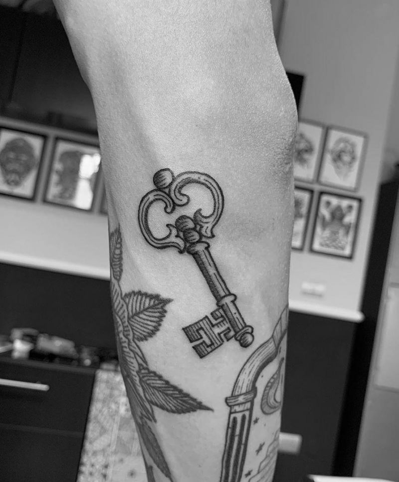 30 Pretty Key Tattoos Let Everything Go Smoothly for You