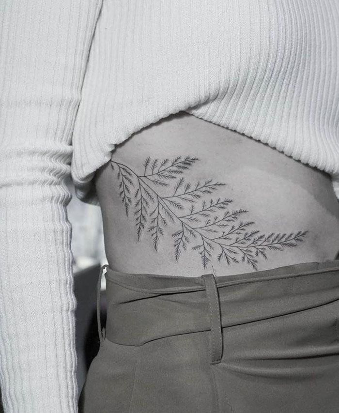 Pretty Waist Tattoos That Make You More Attractive