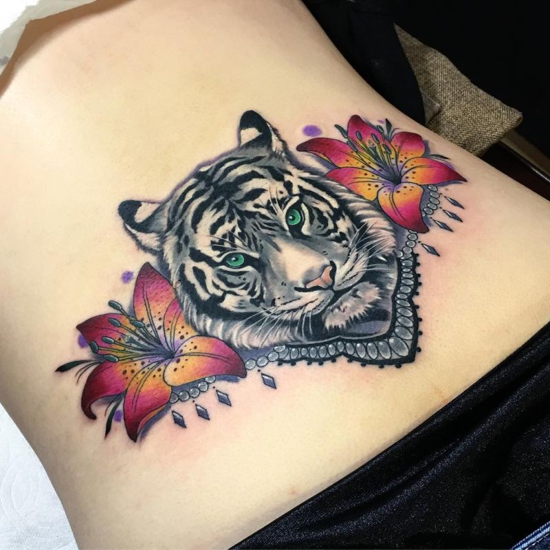 Pretty Waist Tattoos That Make You More Attractive