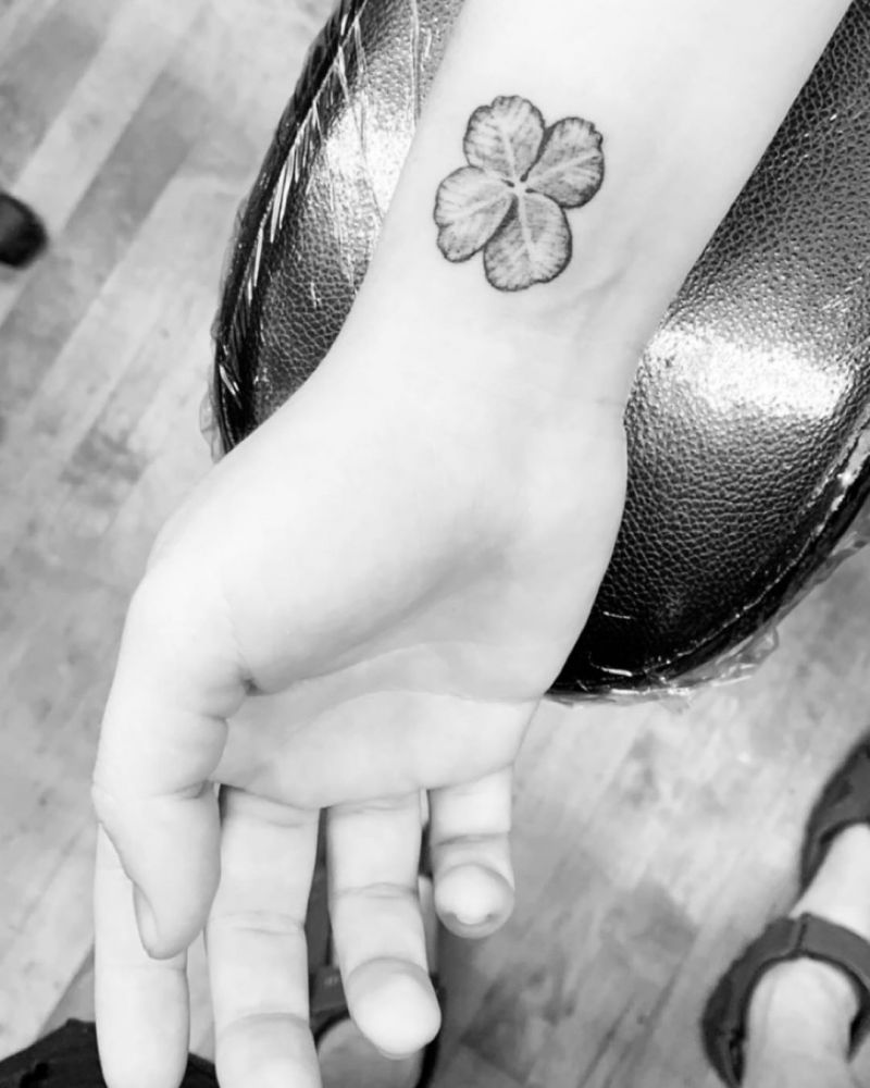 30 Pretty Four Leaf Clover Tattoos to Witness Your Love