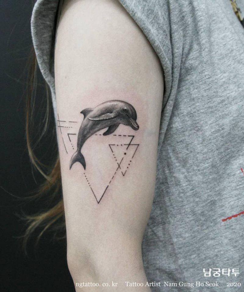 Pretty Dolphin Tattoos That You Can't Miss