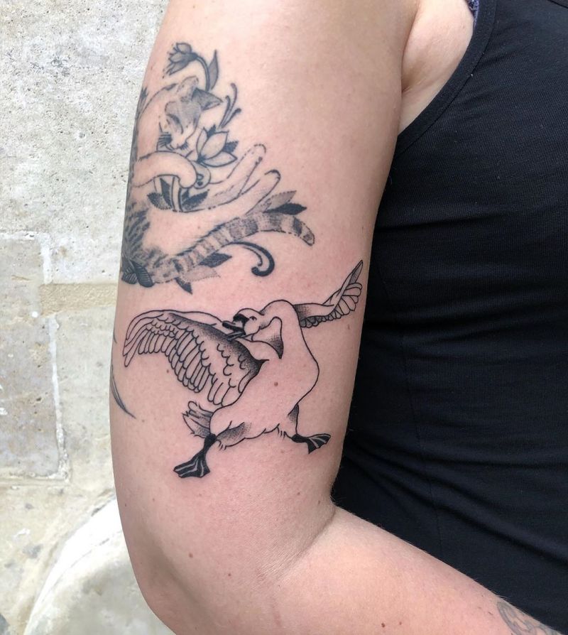 Pretty Swan Tattoos for You to Enjoy