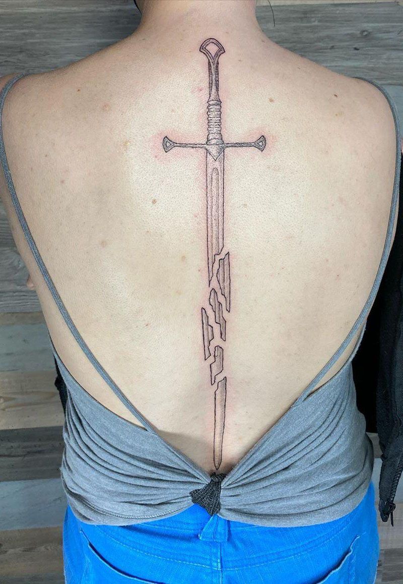 Pretty Spine Tattoos that Make You Sexy