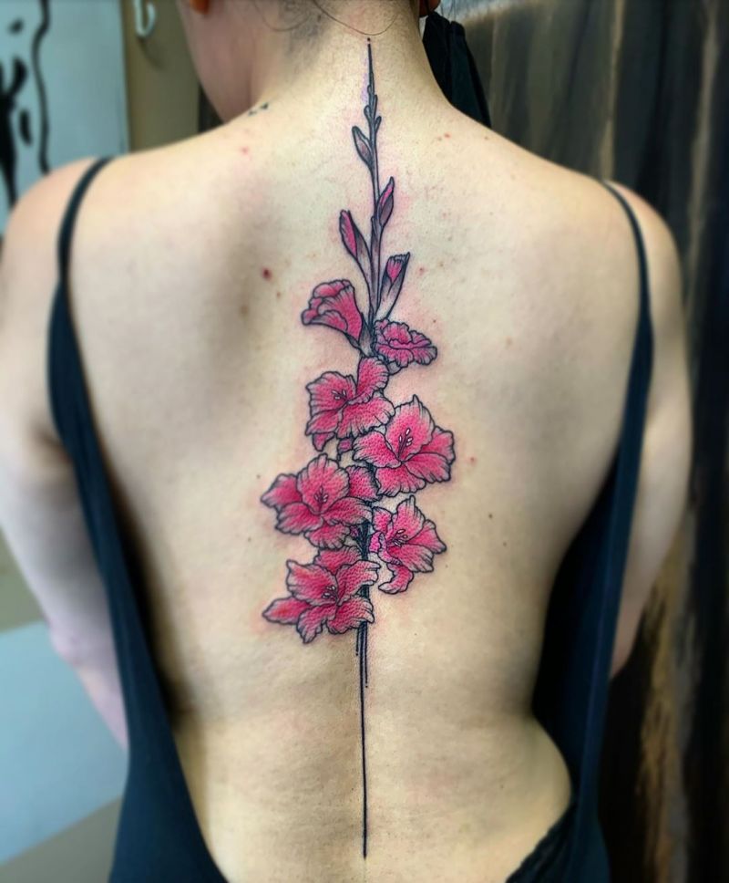 Pretty Spine Tattoos that Make You Sexy