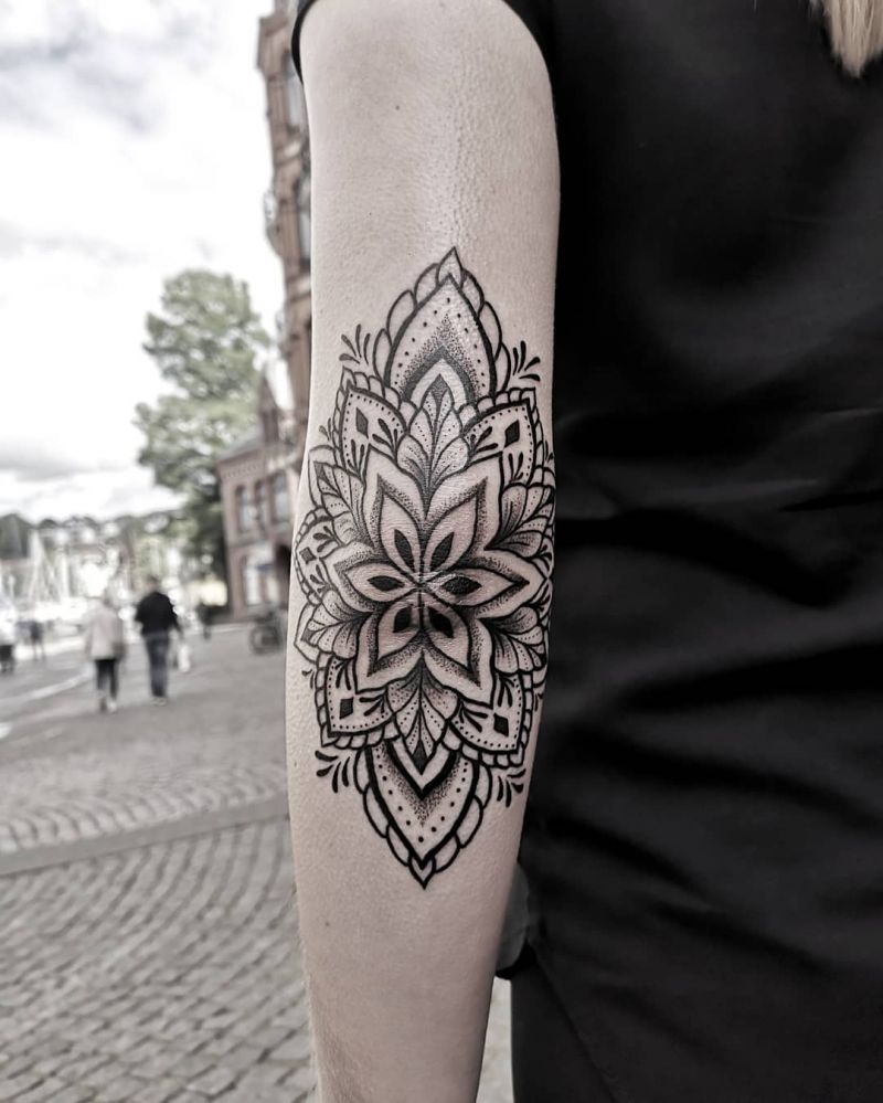 30 Pretty Elbow Tattoos You Will Love