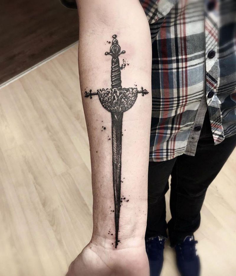 30 Pretty Dagger Tattoos You Will Love