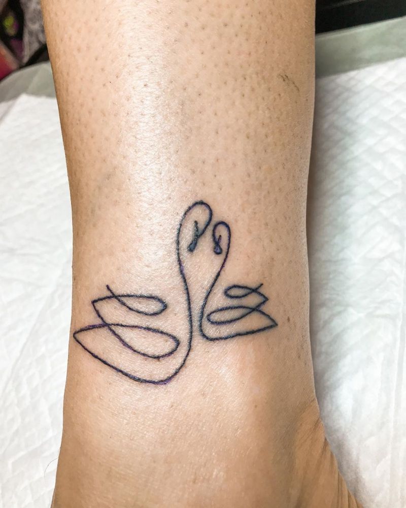 Pretty Swan Tattoos for You to Enjoy