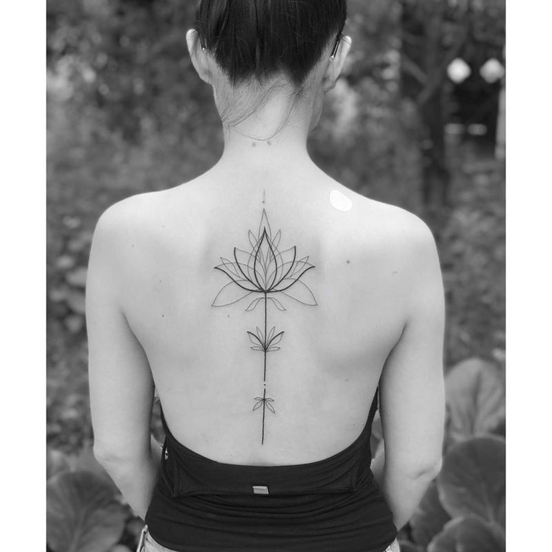 Pretty Spine Tattoos that Make You Sexy