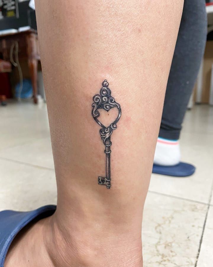 30 Pretty Key Tattoos Let Everything Go Smoothly for You