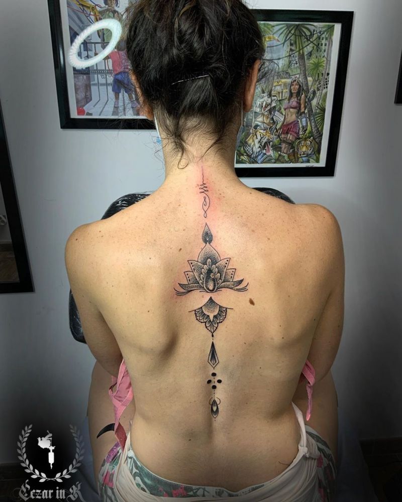 Pretty Spine Tattoos that Make You Sexy