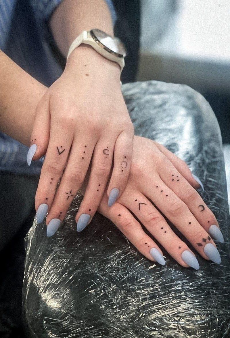 Exquisite Finger Tattoos That Give You a Different Feeling