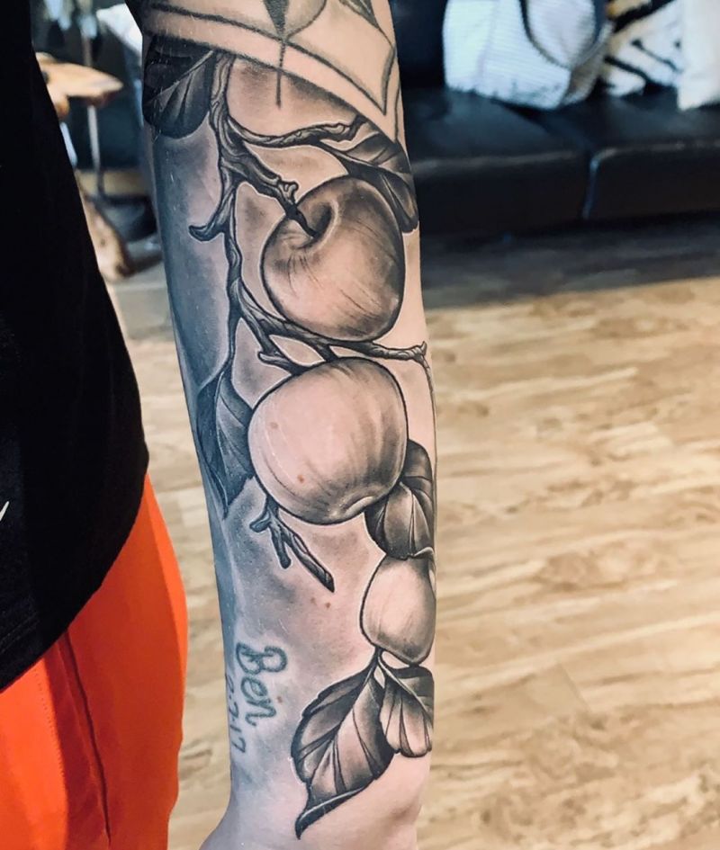 Pretty Apple Tattoos Give You Peace and Health