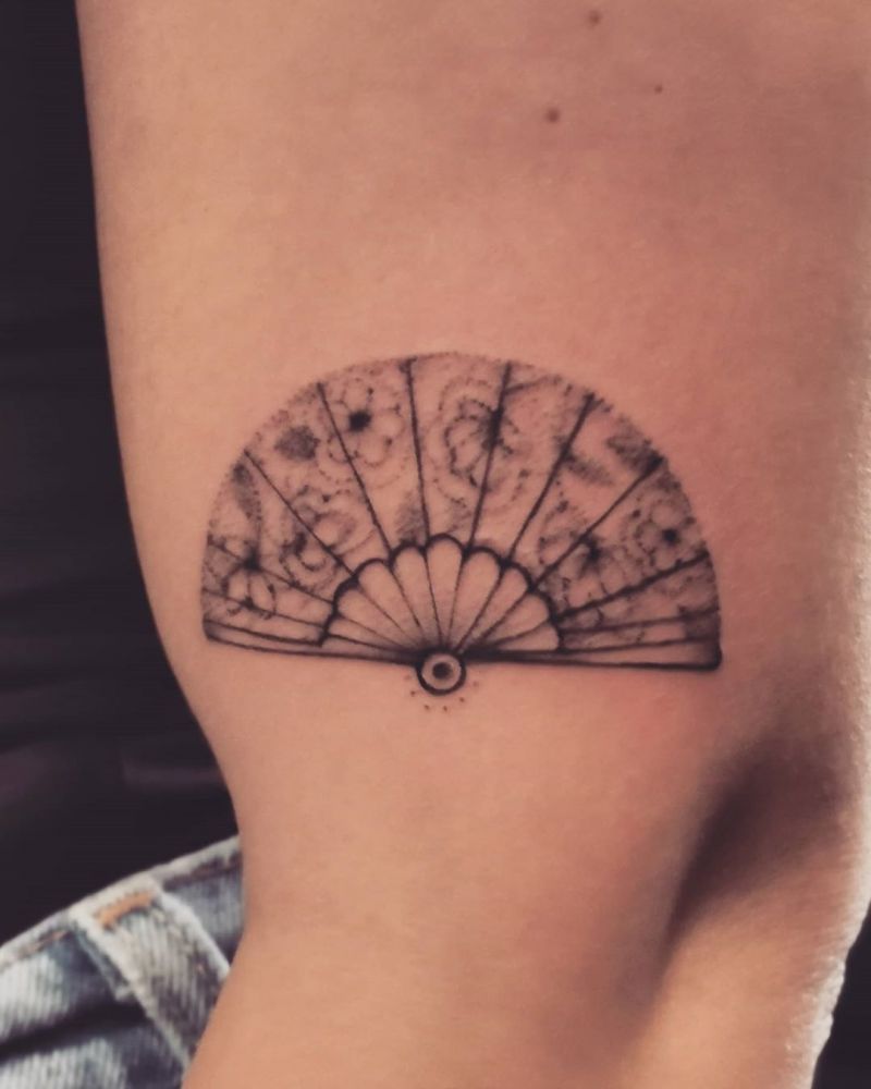 30 Pretty Fan Tattoos for Your Inspiration