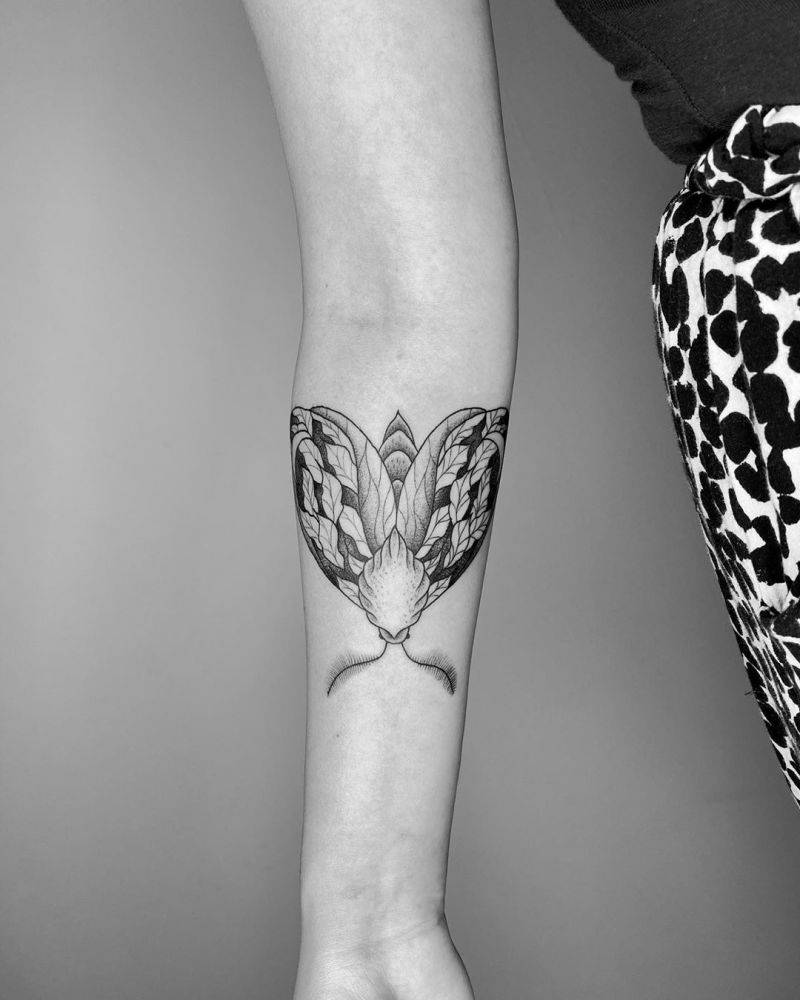 30 Pretty Moth Tattoos You Will Love to Try