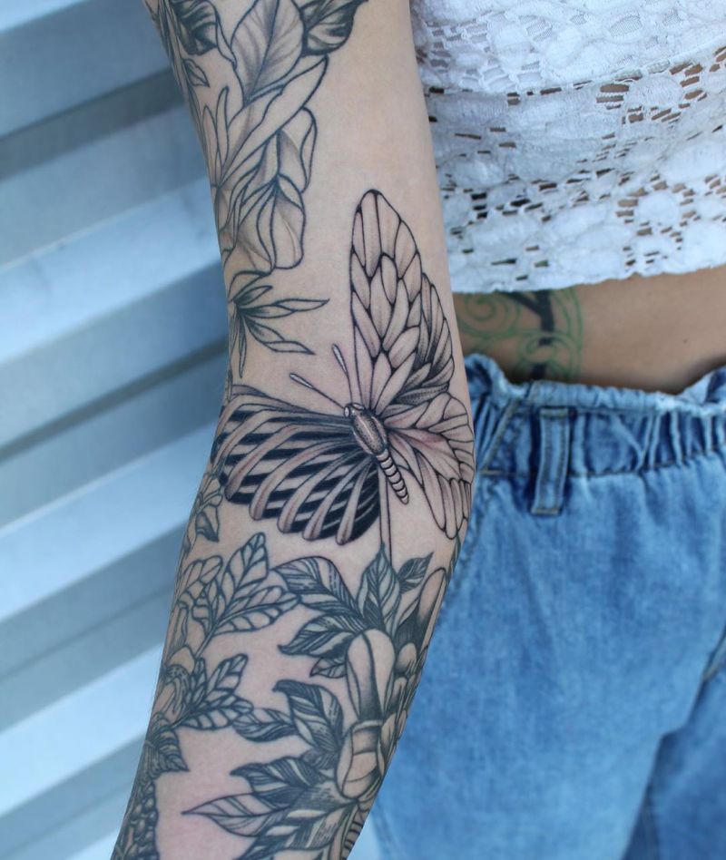 30 Pretty Moth Tattoos You Will Love to Try