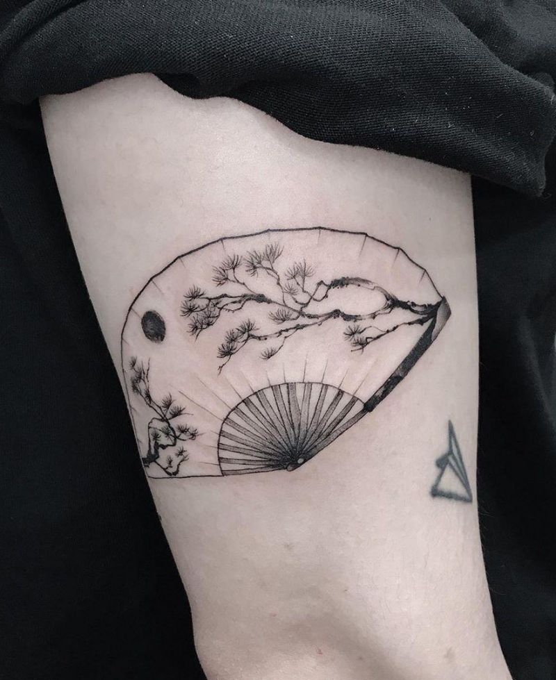 30 Pretty Fan Tattoos for Your Inspiration