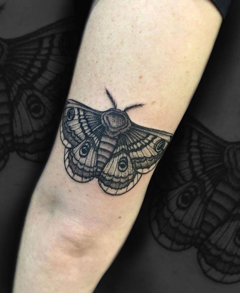 30 Pretty Moth Tattoos You Will Love to Try