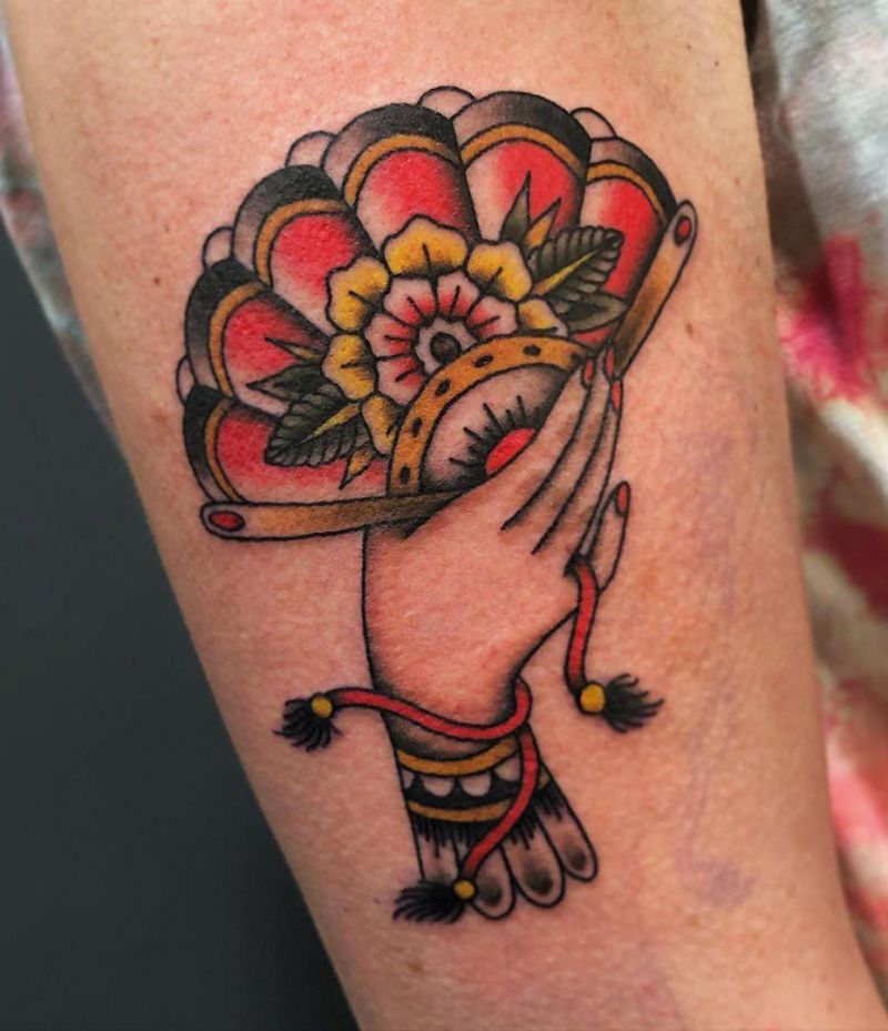 30 Pretty Fan Tattoos for Your Inspiration