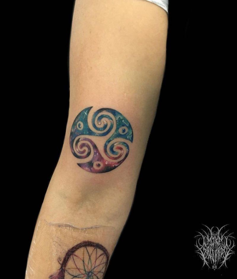 30 Pretty Triskelion Tattoos You Will Love