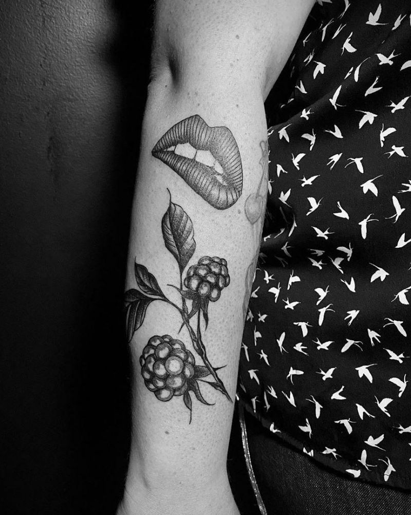 30 Elegant Raspberry Tattoos You Can't Help Trying