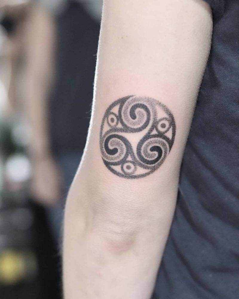 30 Pretty Triskelion Tattoos You Will Love