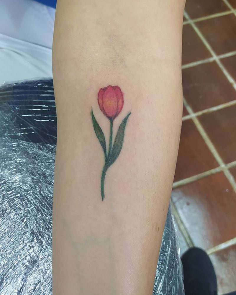 30 Elegant Tulip Tattoos for Women You Will Love