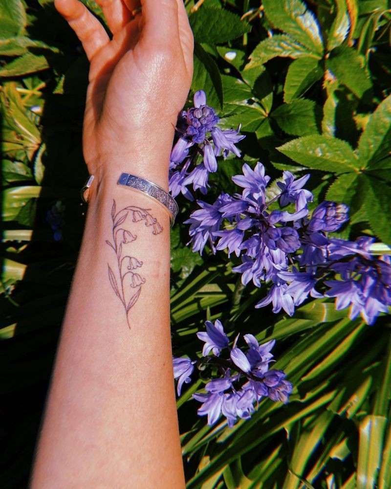 30 Elegant Bluebell Flower Tattoos You Can't Help Trying