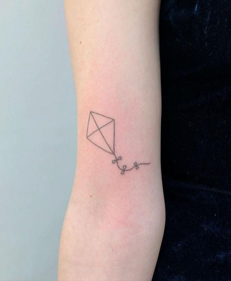 30 Creative Kite Tattoos Give You Inspiration