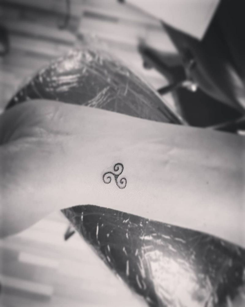 30 Pretty Triskelion Tattoos You Will Love