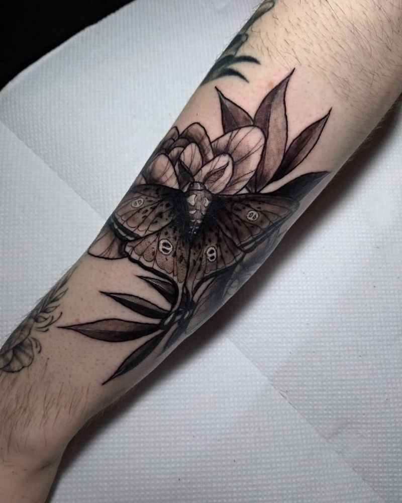 30 Pretty Moth Tattoos You Will Love to Try