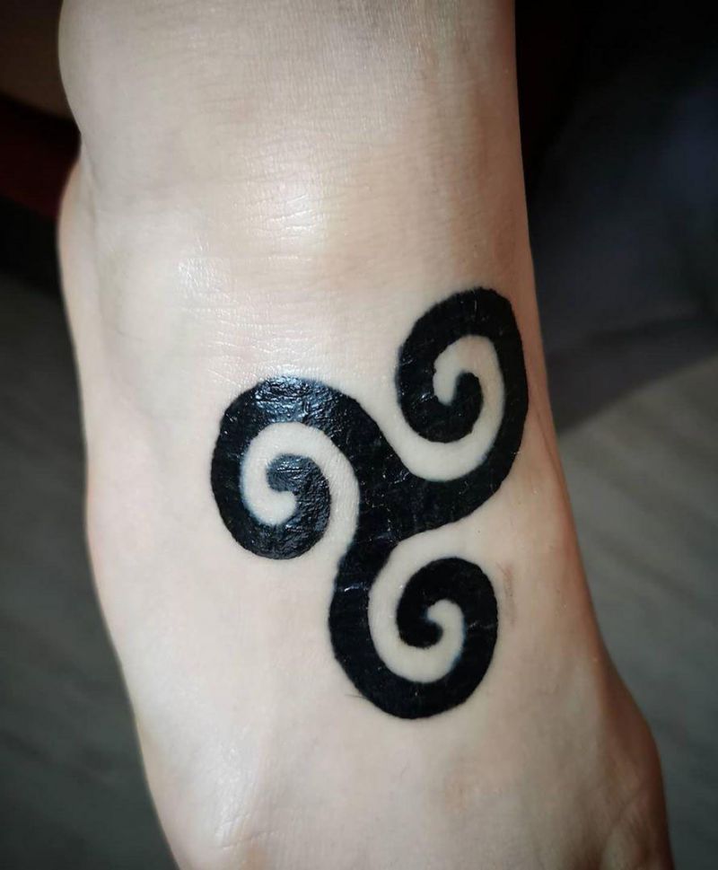 30 Pretty Triskelion Tattoos You Will Love