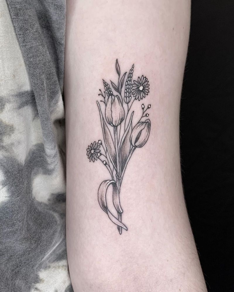 30 Elegant Tulip Tattoos for Women You Will Love