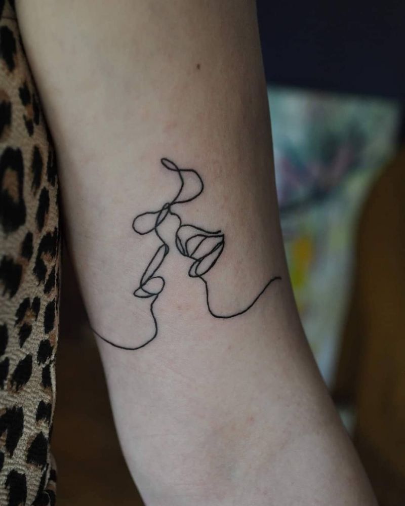 30 Pretty Kiss Tattoos You Will Love