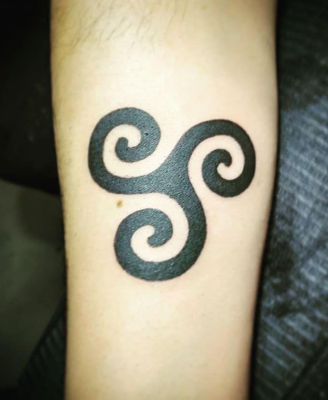 30 Pretty Triskelion Tattoos You Will Love