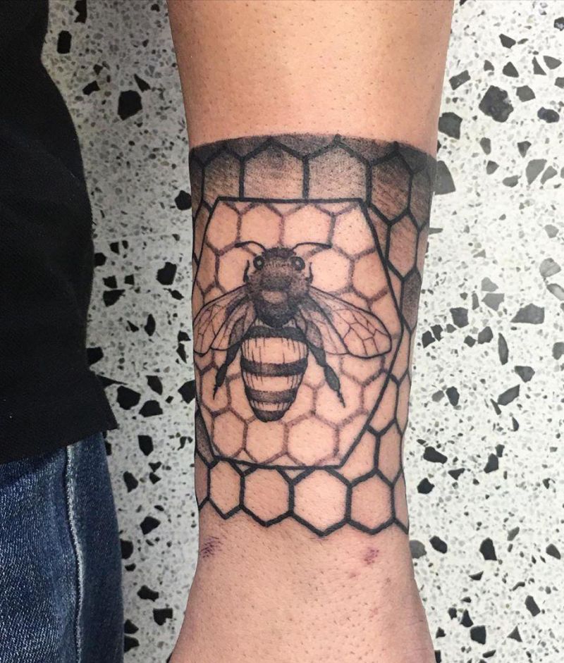 30 Pretty Bee Tattoos Make You Love Work