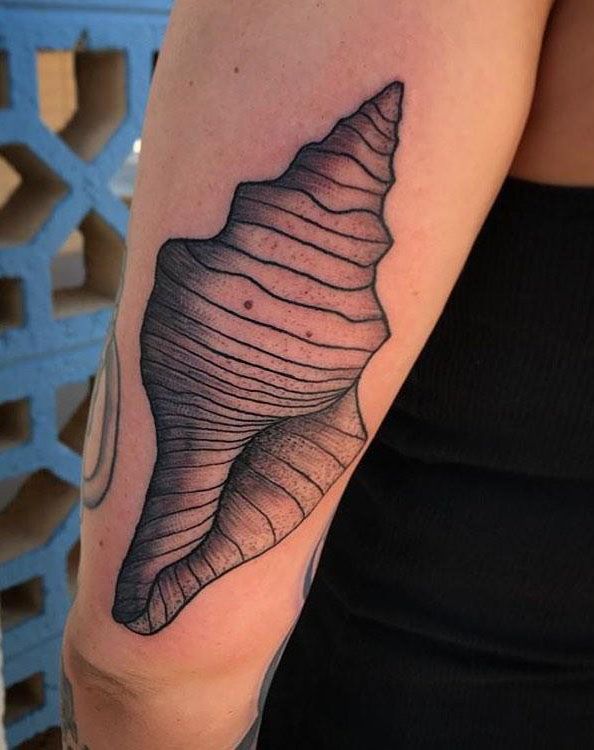 30 Pretty Conch Tattoos You Will Love