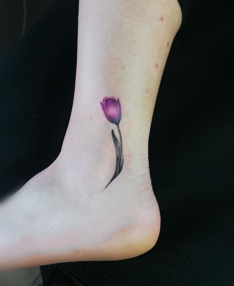 30 Elegant Tulip Tattoos for Women You Will Love