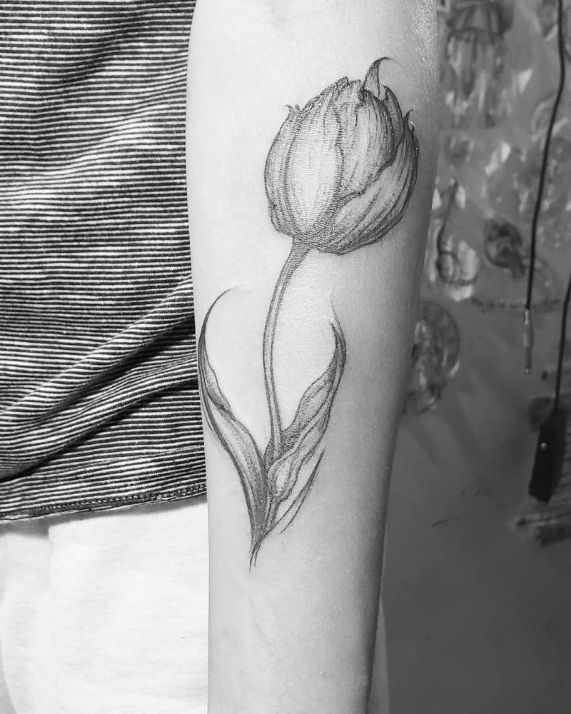 30 Elegant Tulip Tattoos for Women You Will Love