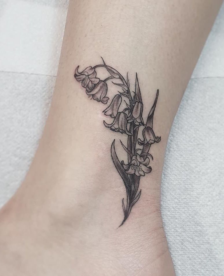 30 Elegant Bluebell Flower Tattoos You Can't Help Trying