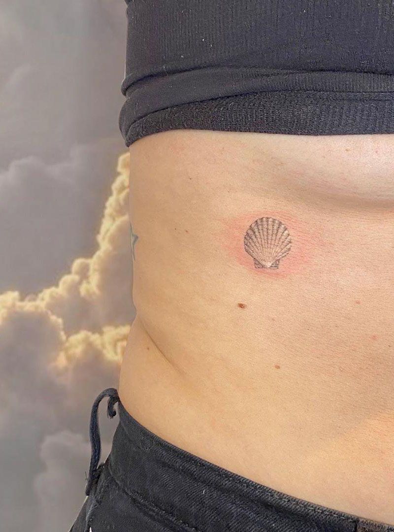 30 Elegant Clam Tattoos for Your Inspiration