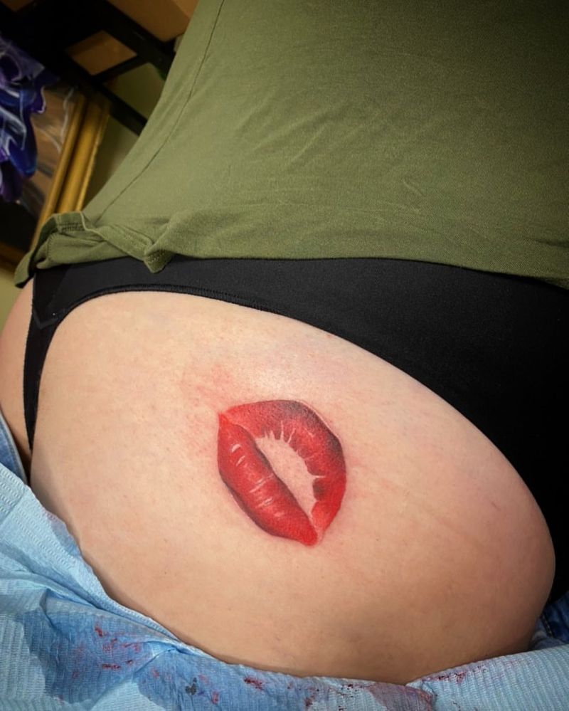 30 Pretty Kiss Tattoos You Will Love