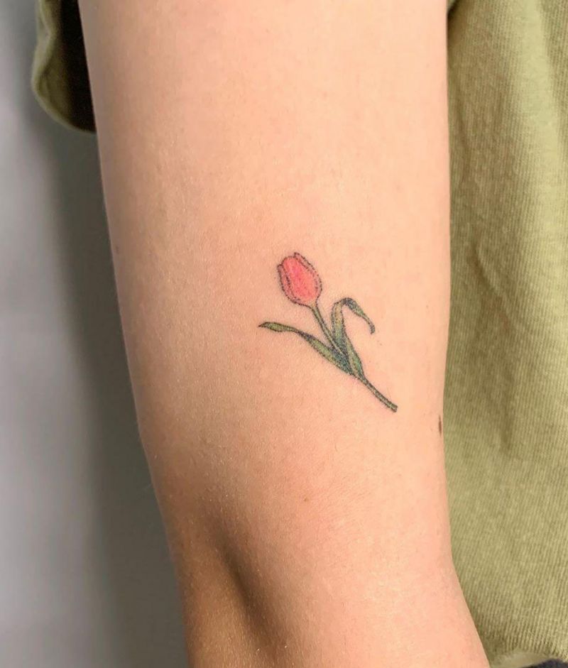 30 Elegant Tulip Tattoos for Women You Will Love