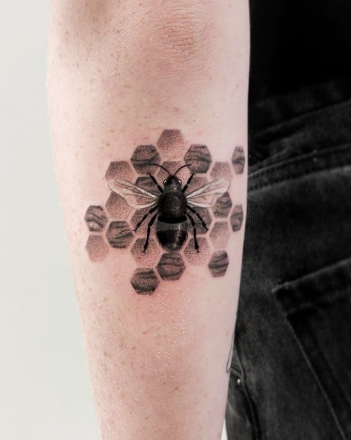 30 Pretty Bee Tattoos Make You Love Work