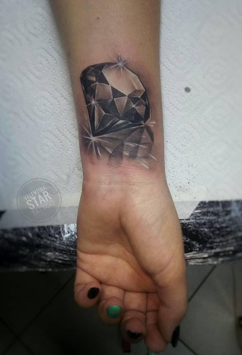 30 Eye Catching Diamond Tattoos Make You the Focus