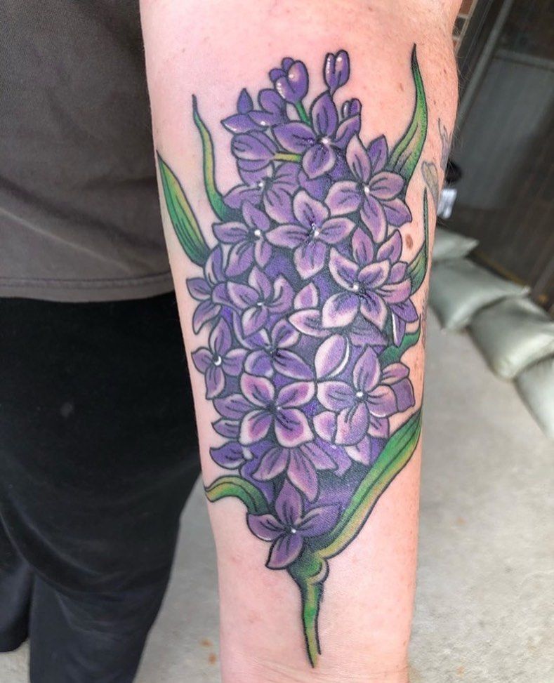 30 Pretty Lilac Tattoos to Inspire You